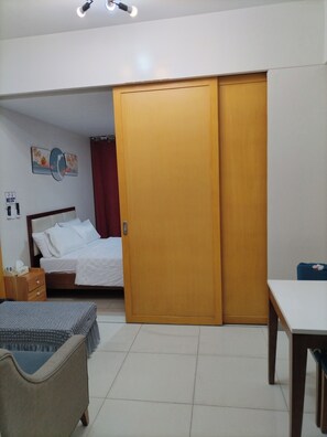 Premium bedding, individually decorated, individually furnished - One Uptown Residence (Taguig)