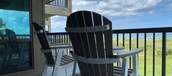 Direct Oceanfront Seaside Retreat Close to Vilano.  St Augustine,  Amazing Views