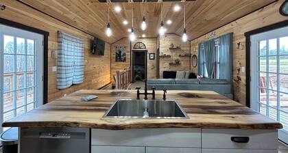 Gorgeous New Cabin with 75 Acres!Trails, Waterfalls and Amazing Rock Formations!
