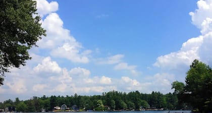 Quaint Cobbetts Pond Cottage with Pond Views