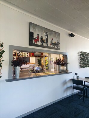 Bar (on property) - Mount Elephant Hotel Motel (Derrinallum)