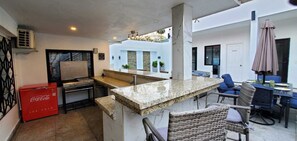 Outdoor dining - House with a Private Pool, close to the Hilton Princess Hotel and City Mall! (San Pedro Sula)