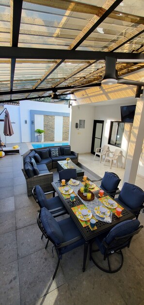 Outdoor dining - House with a Private Pool, close to the Hilton Princess Hotel and City Mall! (San Pedro Sula)