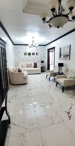 Interior - House with a Private Pool, close to the Hilton Princess Hotel and City Mall! (San Pedro Sula)