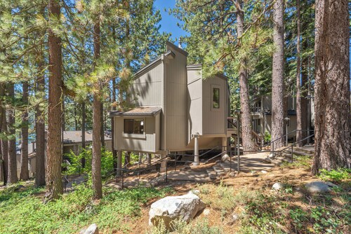 Quaint Donner Lake Condo