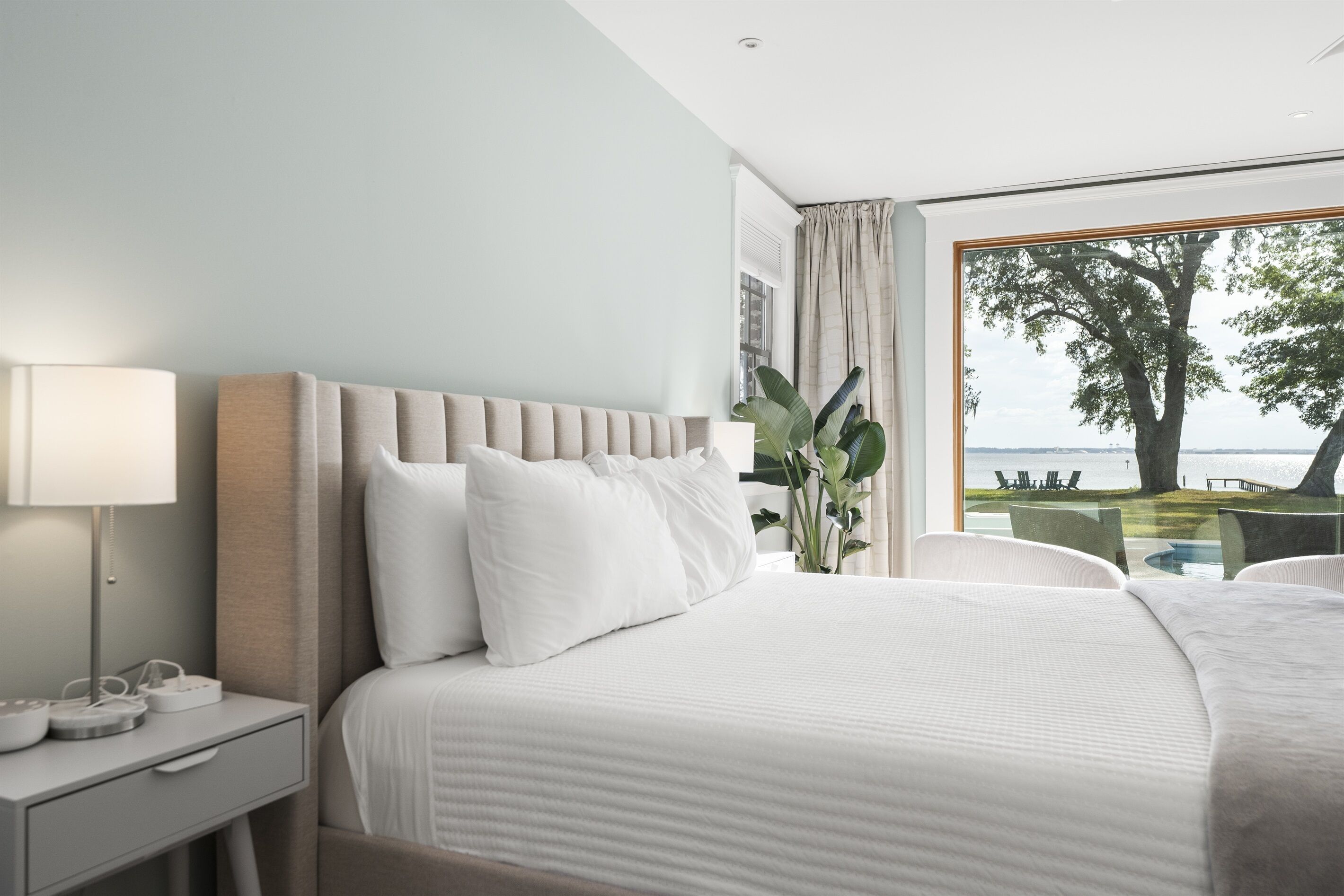 6 habitaciones, escritorio y tabla de planchar con plancha 