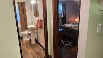 1 bedroom, desk, iron/ironing board, free WiFi