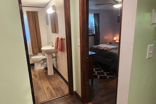 1 habitación, escritorio, tabla de planchar con plancha y wifi gratis