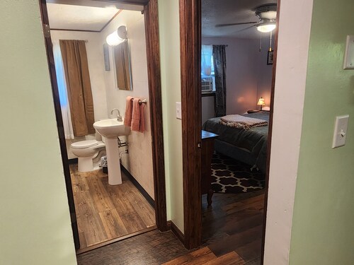 Relaxing, Peaceful 1-bedroom Pet- Friendly Apartment 