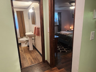 Relaxing, Peaceful 1-bedroom Pet- Friendly Apartment