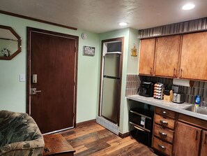 Interior - Relaxing, Peaceful 1-bedroom Pet- Friendly Apartment  (Mason City)