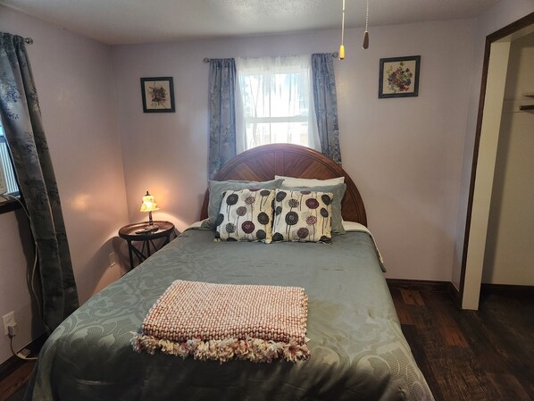 1 bedroom, desk, iron/ironing board, free WiFi