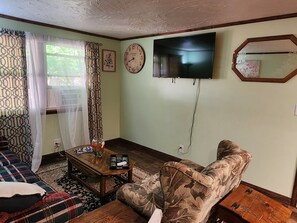 Smart TV - Relaxing, Peaceful 1-bedroom Pet- Friendly Apartment  (Mason City)