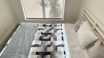 City Condo, 1 Queen Bed, Kitchen | Free WiFi