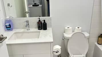 City Condo, 1 Queen Bed, Kitchen | Bathroom amenities