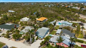 Exterior - Charming coastal home biking distance to the beach! (Sanibel)
