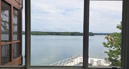 Quiet Reflections
Spacious 5-BR house with Outstanding Views, Sleeps 14