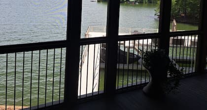 Quiet Reflections
Spacious 5-BR house with Outstanding Views, Sleeps 14