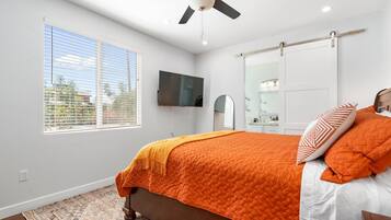 4 bedrooms, iron/ironing board, free WiFi, bed sheets