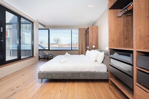 Room - Luxury 3+ BR Penthouse Near Jean-Talon Market (Montréal)