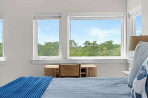 5 bedrooms, desk, iron/ironing board, WiFi - Family-Friendly Home with Rooftop Lounge (Inlet Beach)