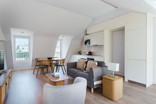 Télévision, chaîne hi-fi