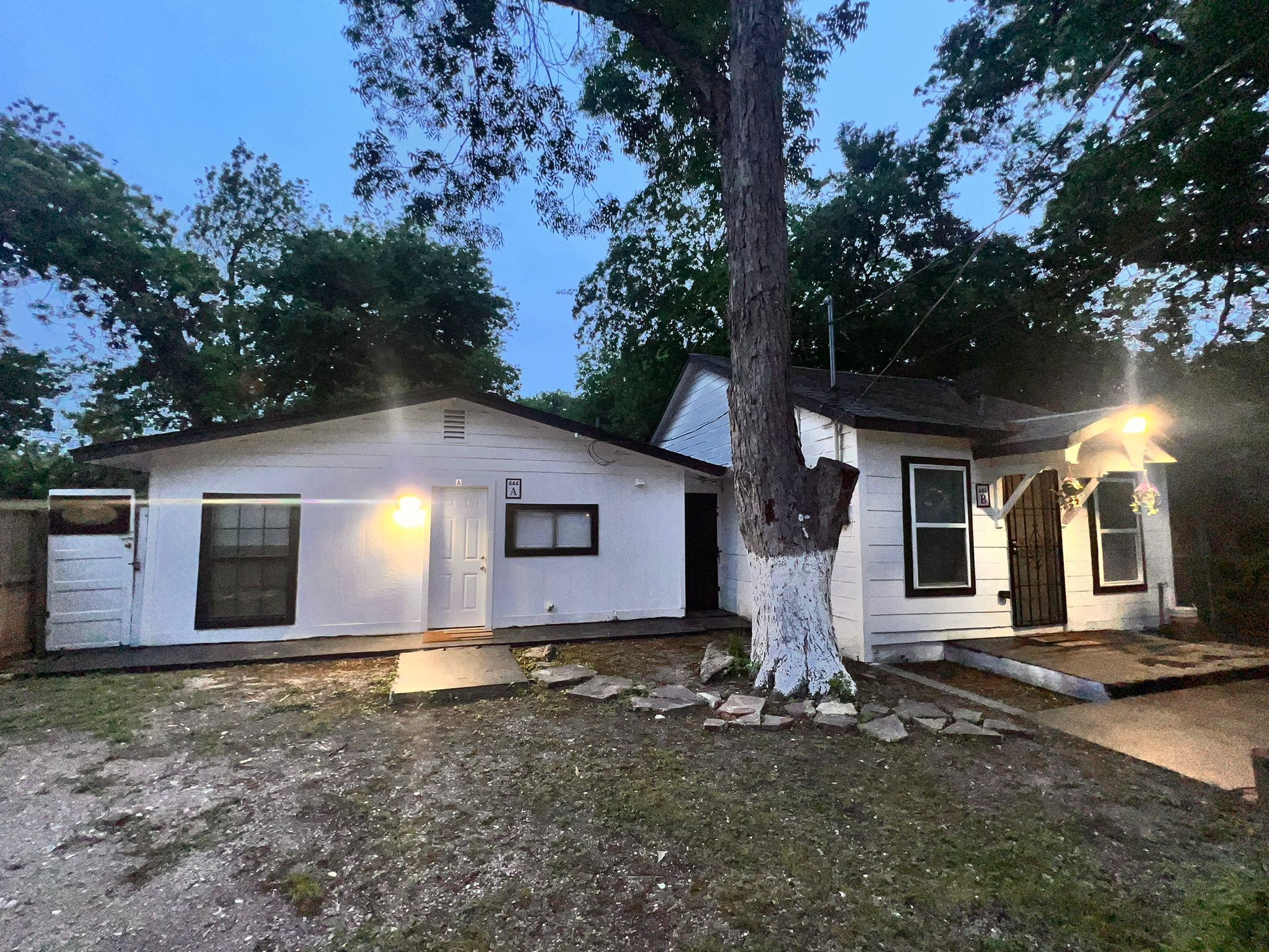 Downtown San Antonio Timber Loft, 2 bedroom, AC, WiFi, Private Parking !