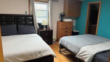 4 habitaciones, tabla de planchar con plancha, wifi y ropa de cama