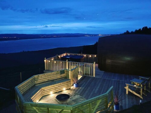 Seaview Cabin Sleeps 2 -Hot Tub -Smart Tv -Parking