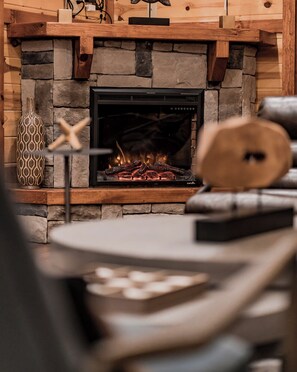 Interior - Fabulous Mountain views,4-bedroom cabin, Indoor Heated Pool, Hot Tub, Media Room (Sevierville)