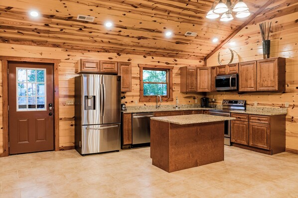 Fridge, microwave, oven, stovetop - Fabulous Mountain views,4-bedroom cabin, Indoor Heated Pool, Hot Tub, Media Room (Sevierville)