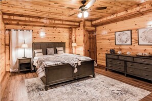4 bedrooms, iron/ironing board, WiFi, bed sheets - Fabulous Mountain views,4-bedroom cabin, Indoor Heated Pool, Hot Tub, Media Room (Sevierville)