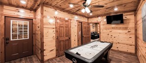 Games room - Fabulous Mountain views,4-bedroom cabin, Indoor Heated Pool, Hot Tub, Media Room (Sevierville)