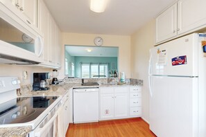 Fridge, microwave, oven, stovetop - Charming condo with nearby golf, outdoor pool & close to the beach (Ocean View)