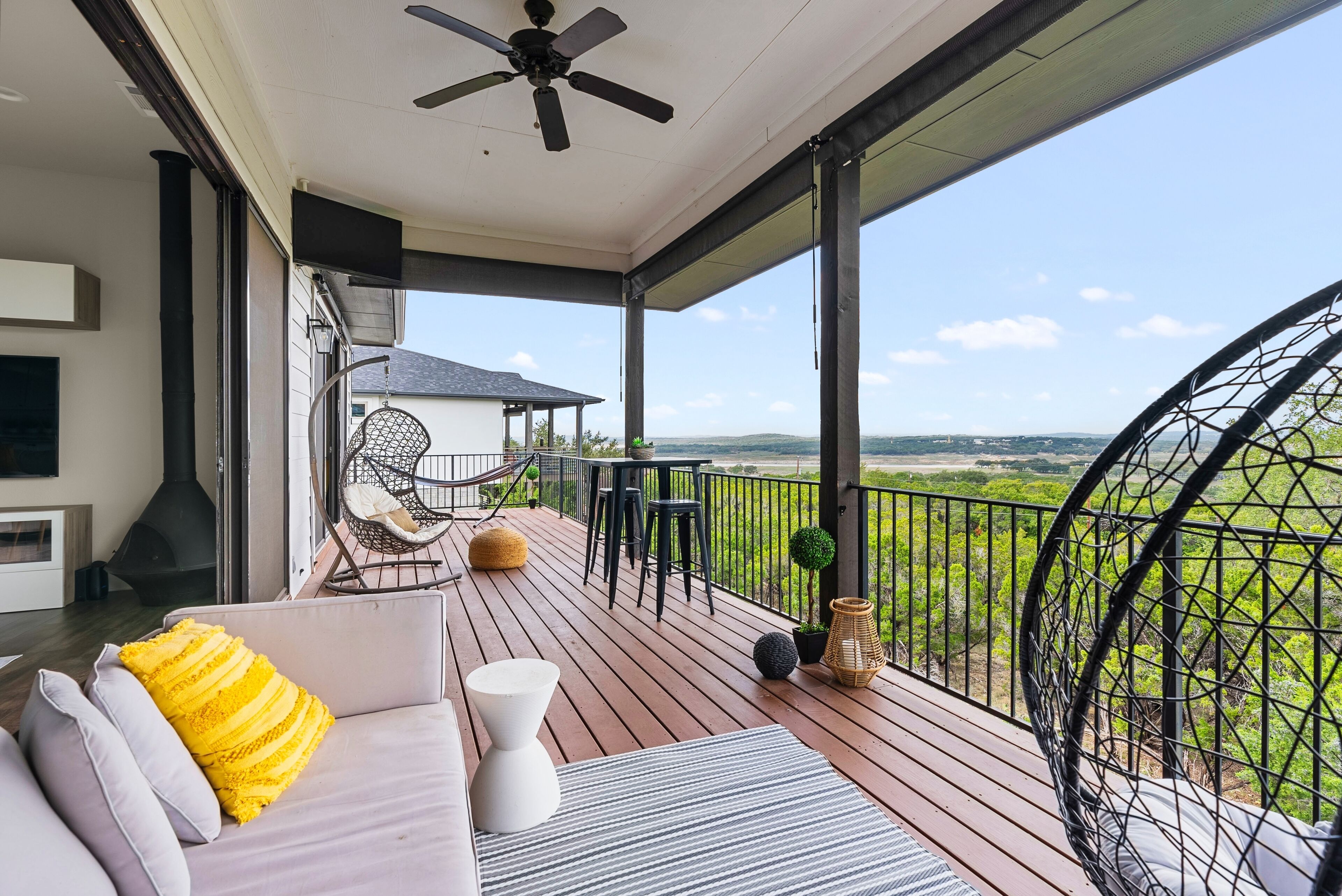 Dog-Friendly House with Modern Amenities, Stunning Views and Patio