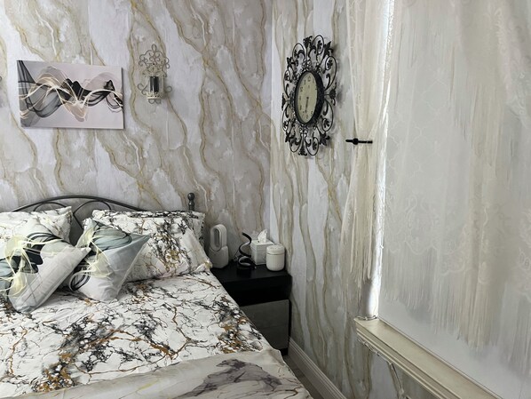 1 chambre, bureau, fer et planche à repasser, Wi-Fi gratuit