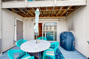 Outdoor dining - Water-view townhouse with boat slip, shared pools, near beaches (Rockport)