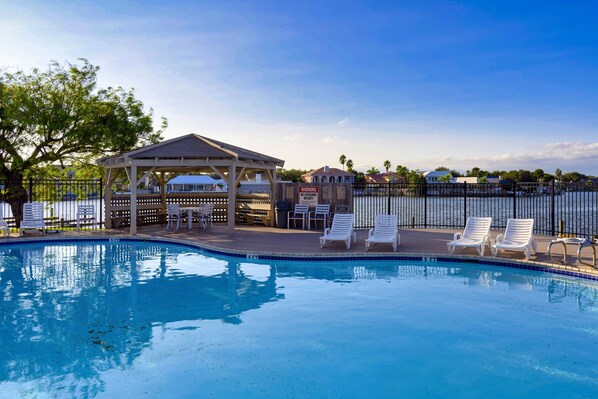 Pool - Water-view townhouse with boat slip, shared pools, near beaches (Rockport)