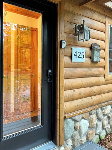 New! Cute 2-bedroom cottage in quaint Northport