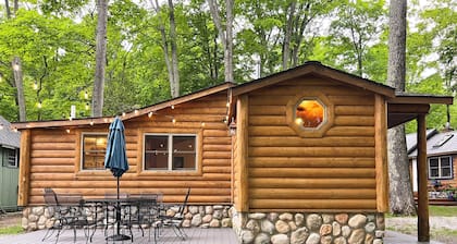 New! Cute 2-bedroom cottage in quaint Northport