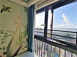 Pillow-top beds, individually decorated, individually furnished - Interact China Fine Condo - Shenzhen Bay (Shenzhen)