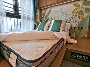 Pillow-top beds, individually decorated, individually furnished - Interact China Fine Condo - Shenzhen Bay (Shenzhen)