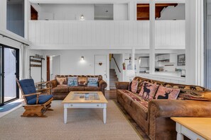 TV, fireplace, offices - Bright 3BR Near Kings Beach & Northstar (Tahoe Vista)