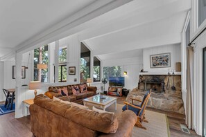TV, fireplace, offices