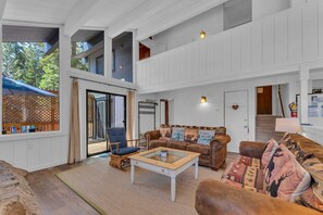 TV, fireplace, offices - Bright 3BR Near Kings Beach & Northstar (Tahoe Vista)