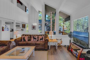 TV, fireplace, offices - Bright 3BR Near Kings Beach & Northstar (Tahoe Vista)