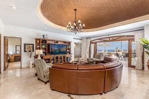 TV, impianto stereo, studio