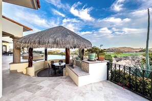 Outdoor dining - Casa Mobula | Cabo Luxury Golf View Villa Rental (Cabo San Lucas)