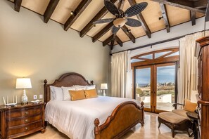 4 quartos, escrivaninha, ferros/tábuas de passar roupa, Wi-Fi