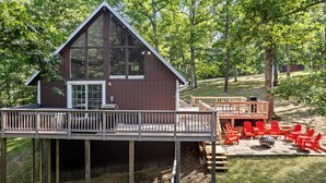 Outdoor dining - Forest cabin w/ hot tub, deck & huge yard (Gerrardstown)